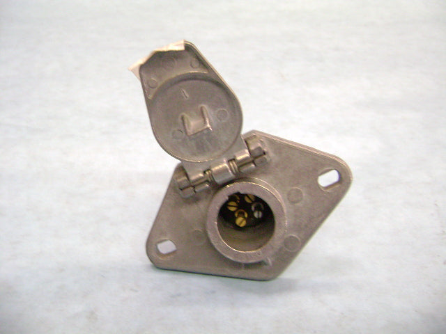 Switch Female Socket 4 Pole Berg 23402 | Weight: 2 lbs | Dimensions: 65X80X100MM | Brand: SCHWING